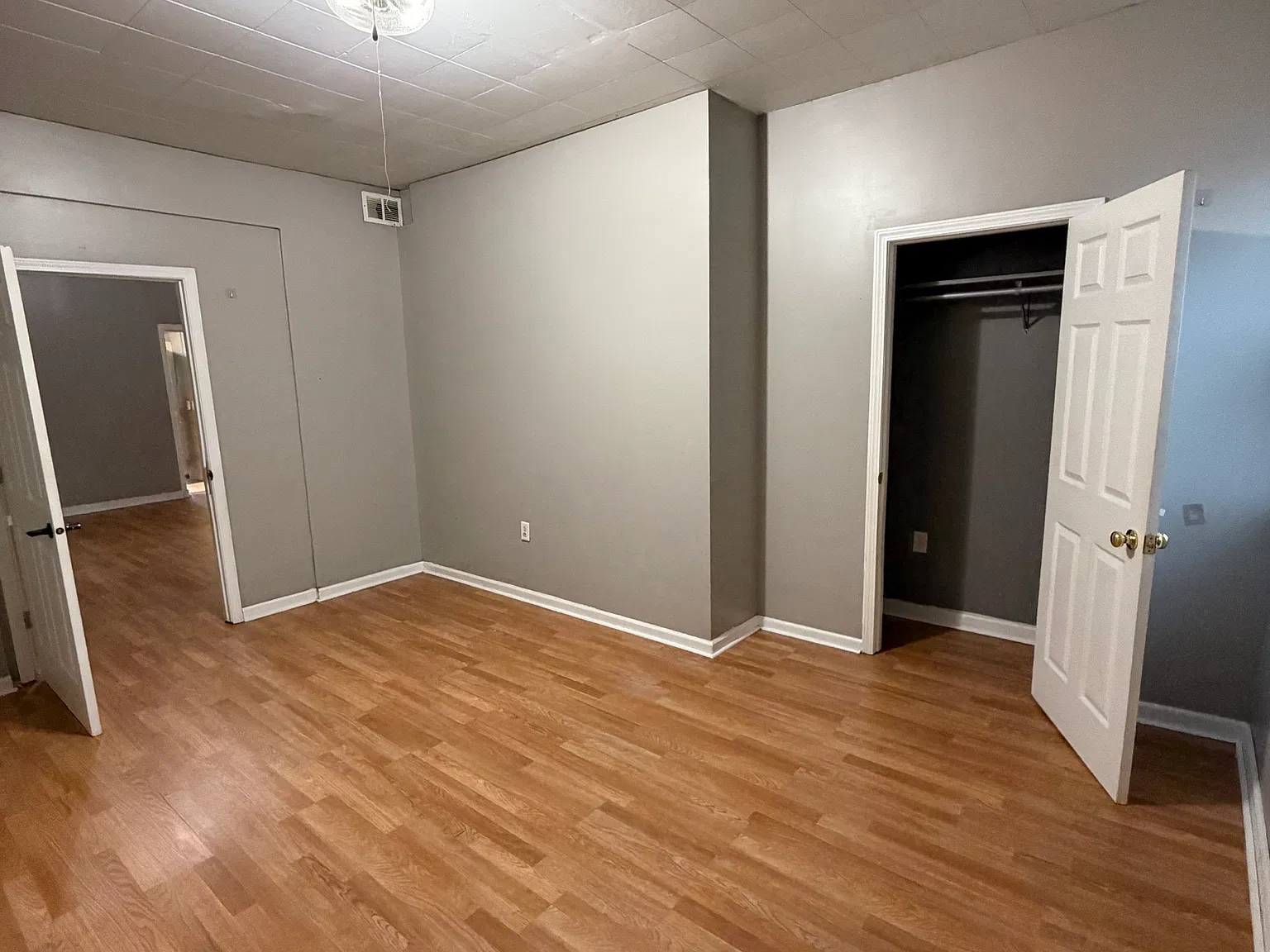 2 bed, $1,100 — Photo 4