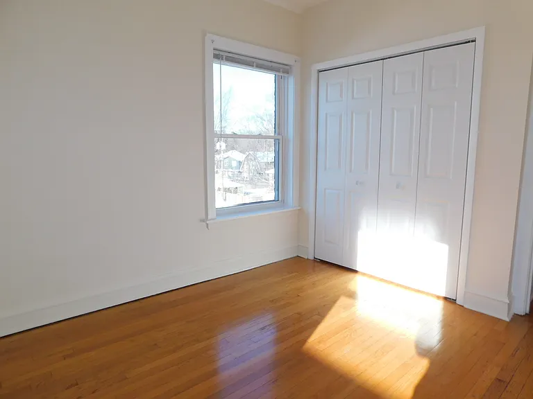 2600-10 Eastwood Ave — Photo 11