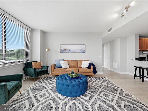 3rd image of 2451 Midtown Ave #1015
