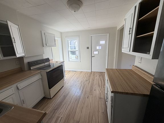 3rd image of 207 Scott St #101