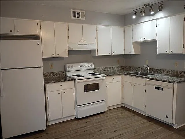 2500 Richland Ave — Photo 2