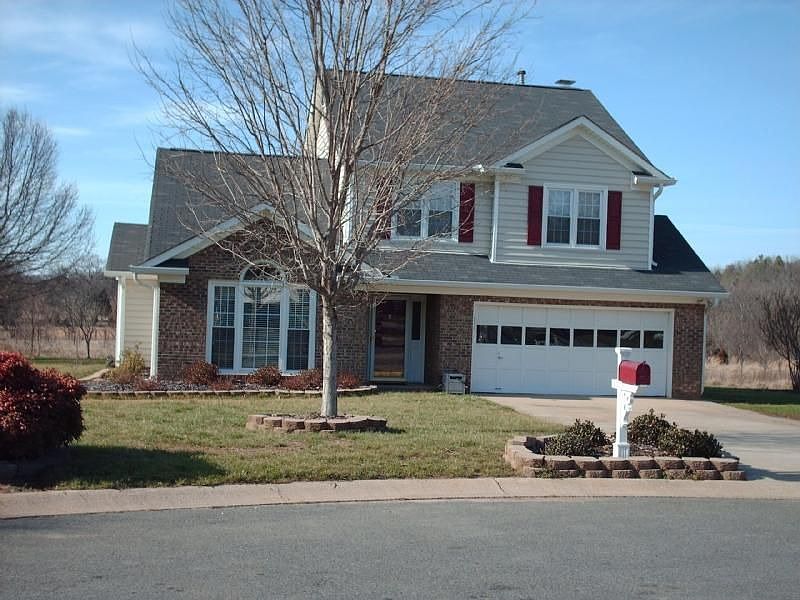 2nd image of 3914 Summerhill Ct NW