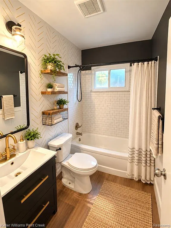 3 bed, 1.0 bath, 1036 sqft, $2,000 — Photo 4