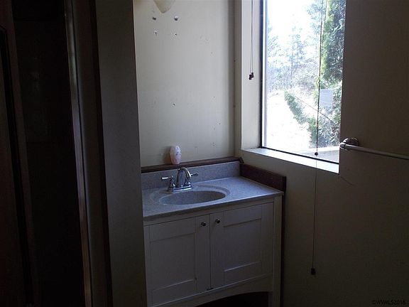 Has a 36" shower, sink & Toilet