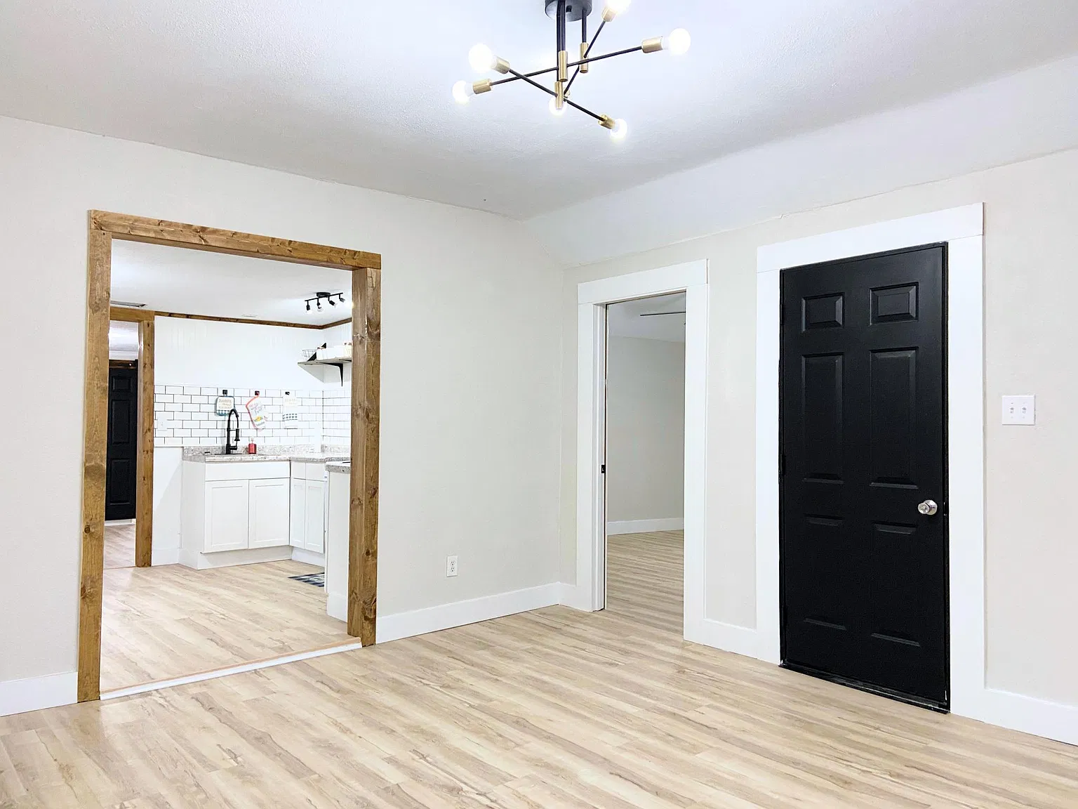 829 W Elm St — Photo 3