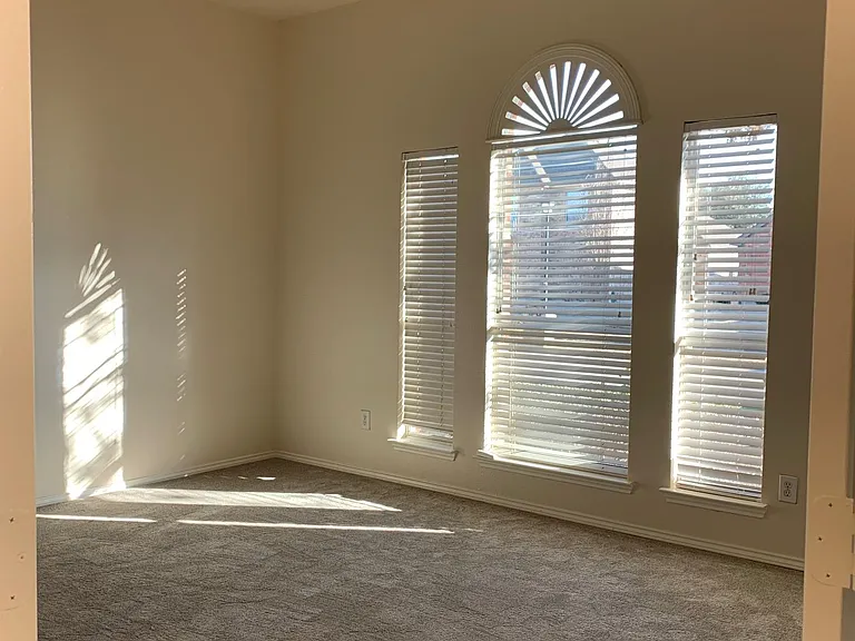 10304 Max Ln — Photo 7