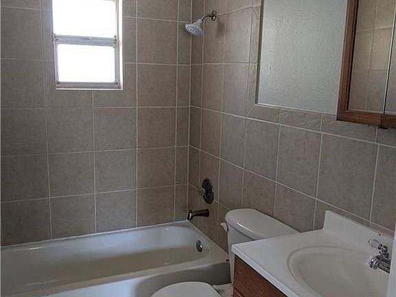3rd image of 2260 Stella St