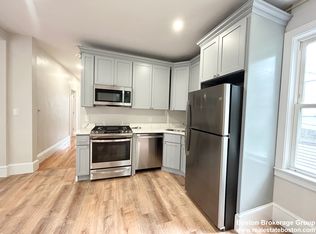 102 Buttonwood St FLOOR 3, Dorchester, MA 02125