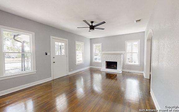 5th image of 1543 Hicks Ave