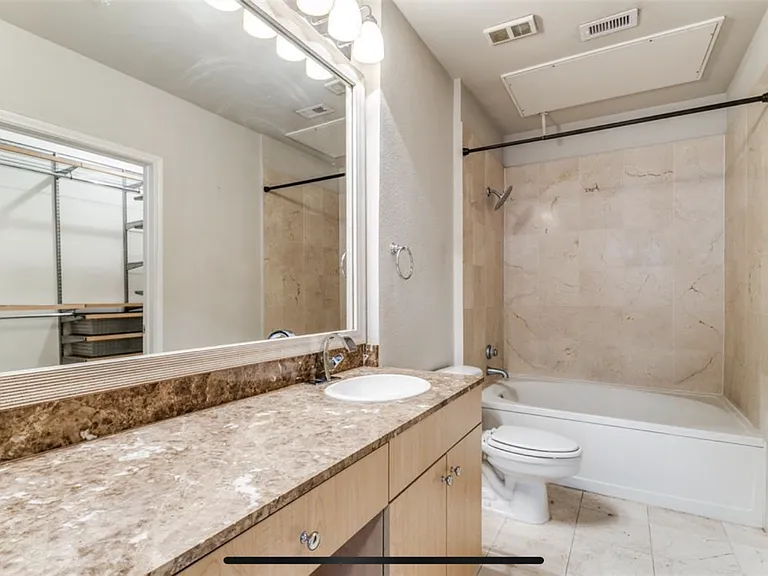 3225 Turtle Creek Blvd #718 — Photo 10