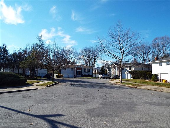4th image of 6 Belair Ct