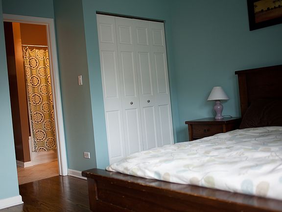 5th image of 2442 N Linden Pl Unit 2