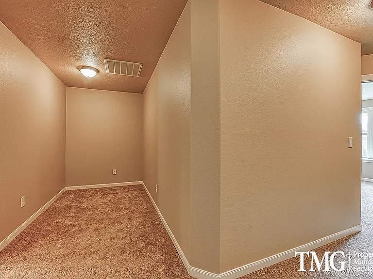 9807 NE 76th Way — Photo 16