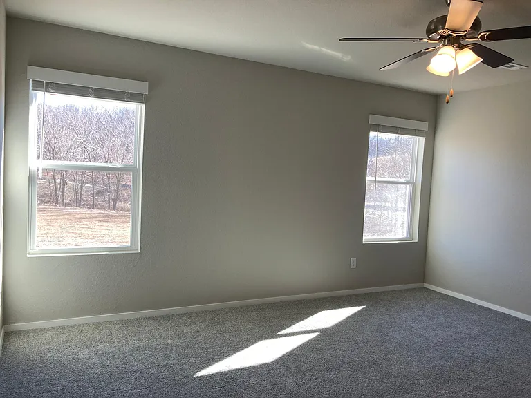 4303 Sackett Ave — Photo 5