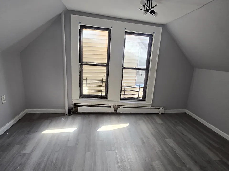 52 Harrison Ave #4
