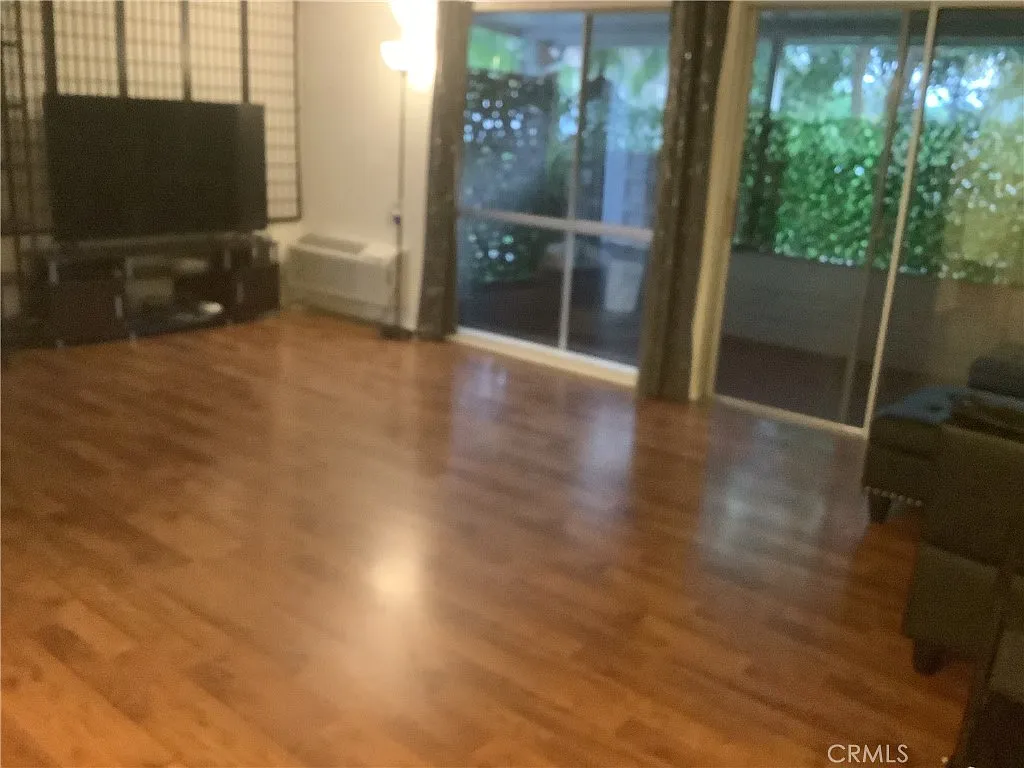 2 bed, 1100 sqft, $2,600 — Photo 3