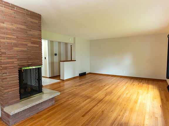 5th image of 5715 Knollwood Rd