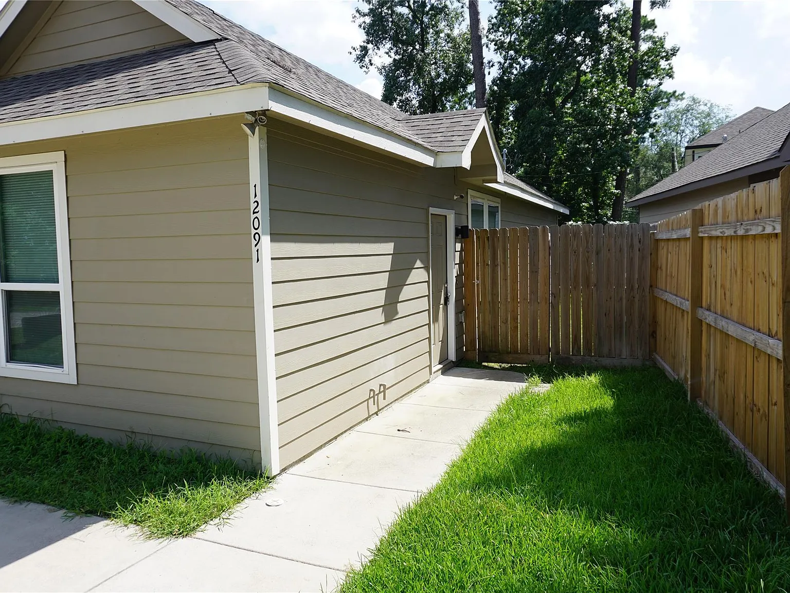 3 bed, 2.0 bath, 988 sqft, $1,485 — Photo 2