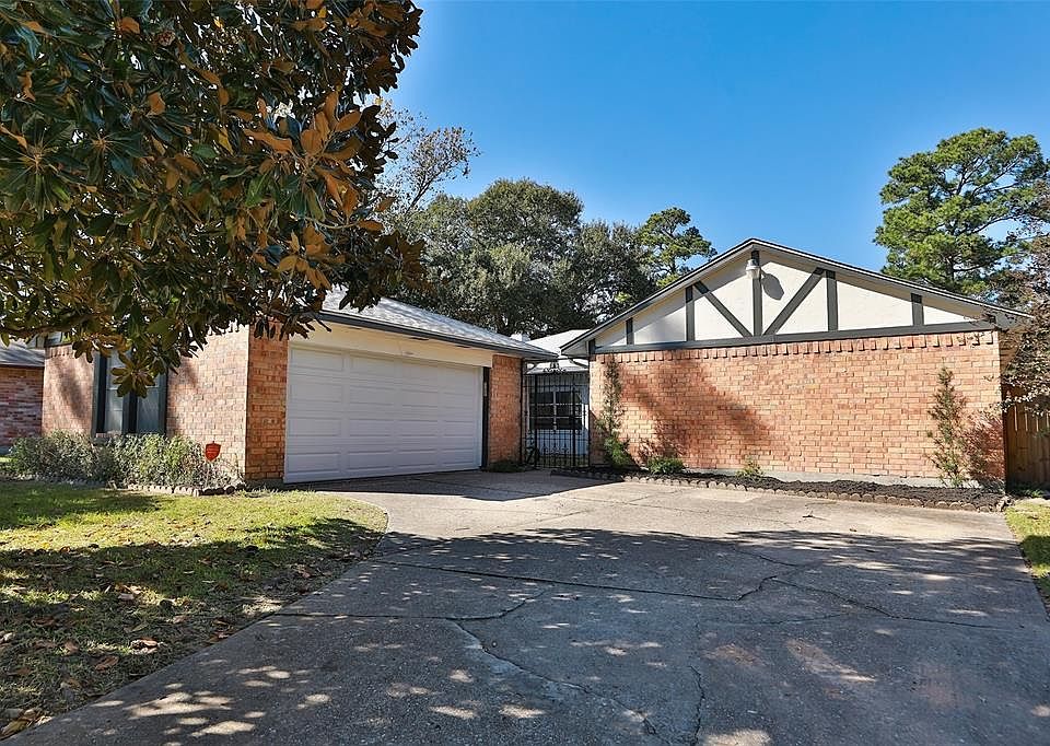 Courtyard entry spacious 2 car garage.