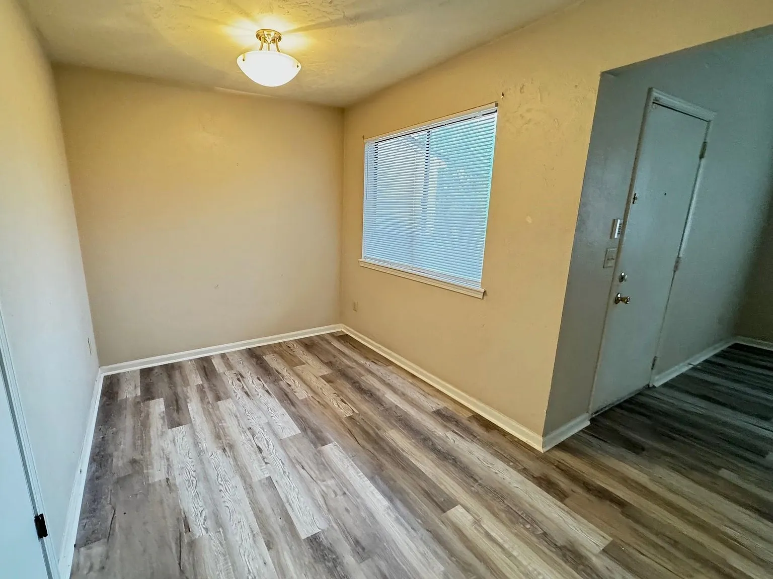 2 bed, 1.0 bath, 896 sqft, $1,125 — Photo 4