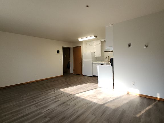 2nd image of 915 7th Ave N #2