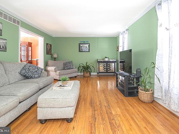 3rd image of 2318 Shipley Rd