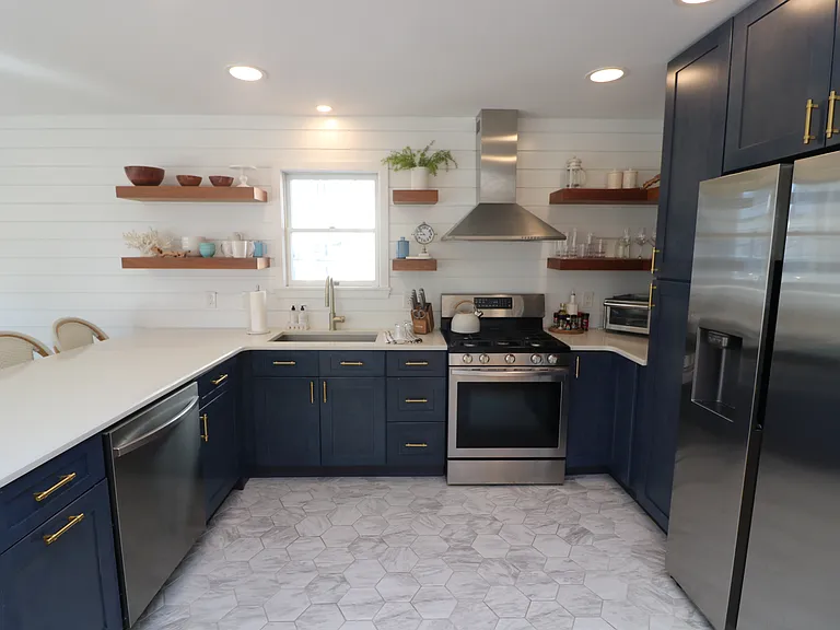 411 N Vendome Ave — Photo 6