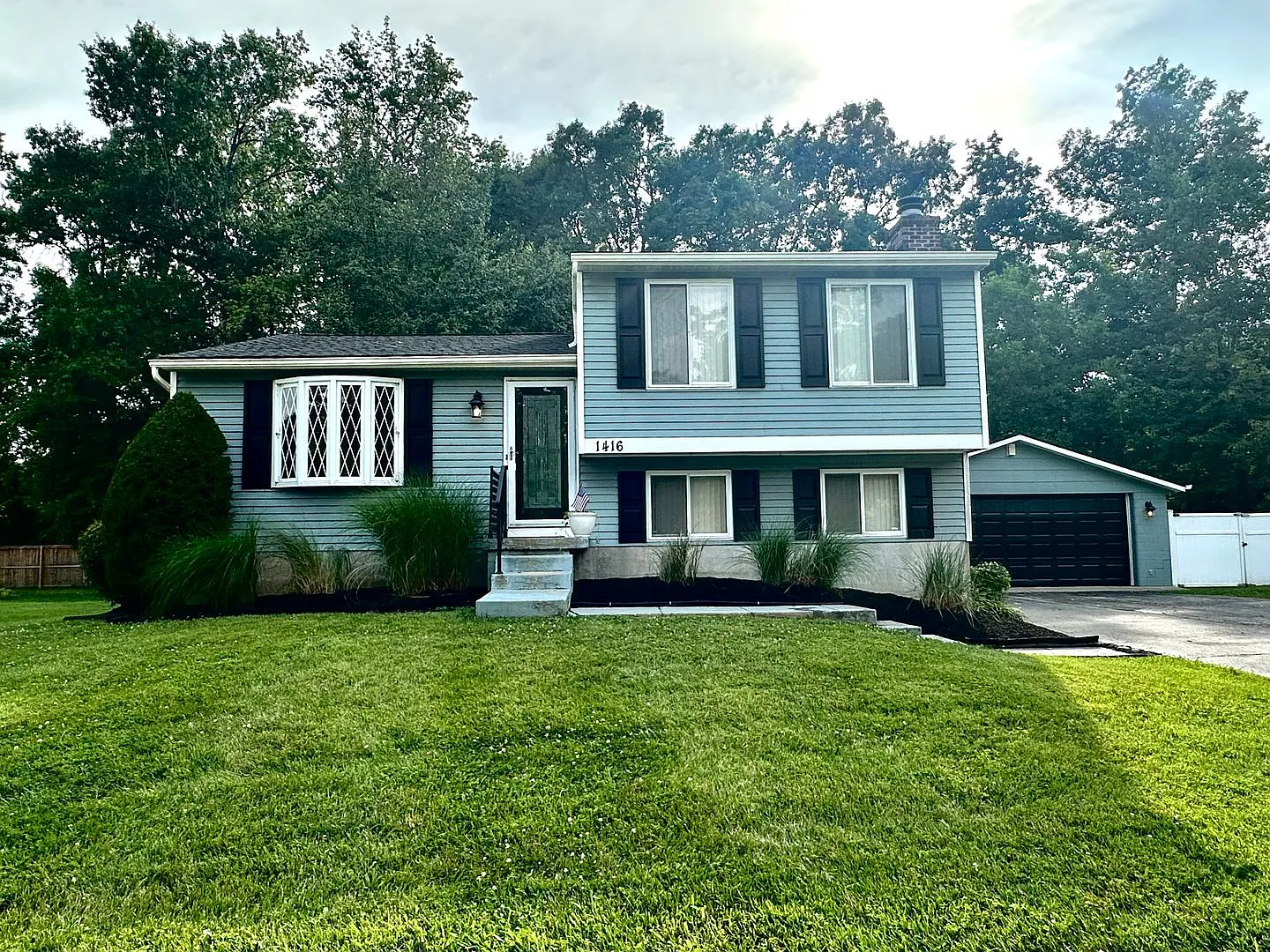 Charming 3-Bedroom Home in Prime Location 1416 Hagen Rd, Louisville, KY 40223 — Photo 1