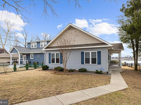 4th image of 402 Greenland Beach Rd