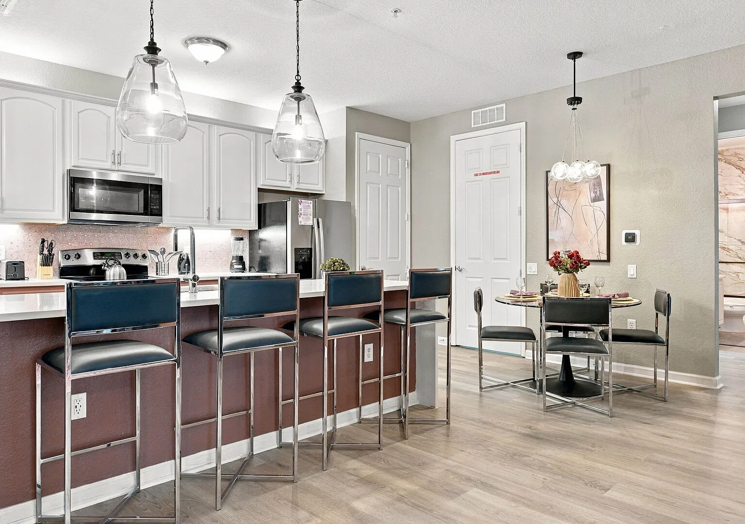 Luxury 3BR, Newly Renovated, Lake View, Vista Cay — Photo 3