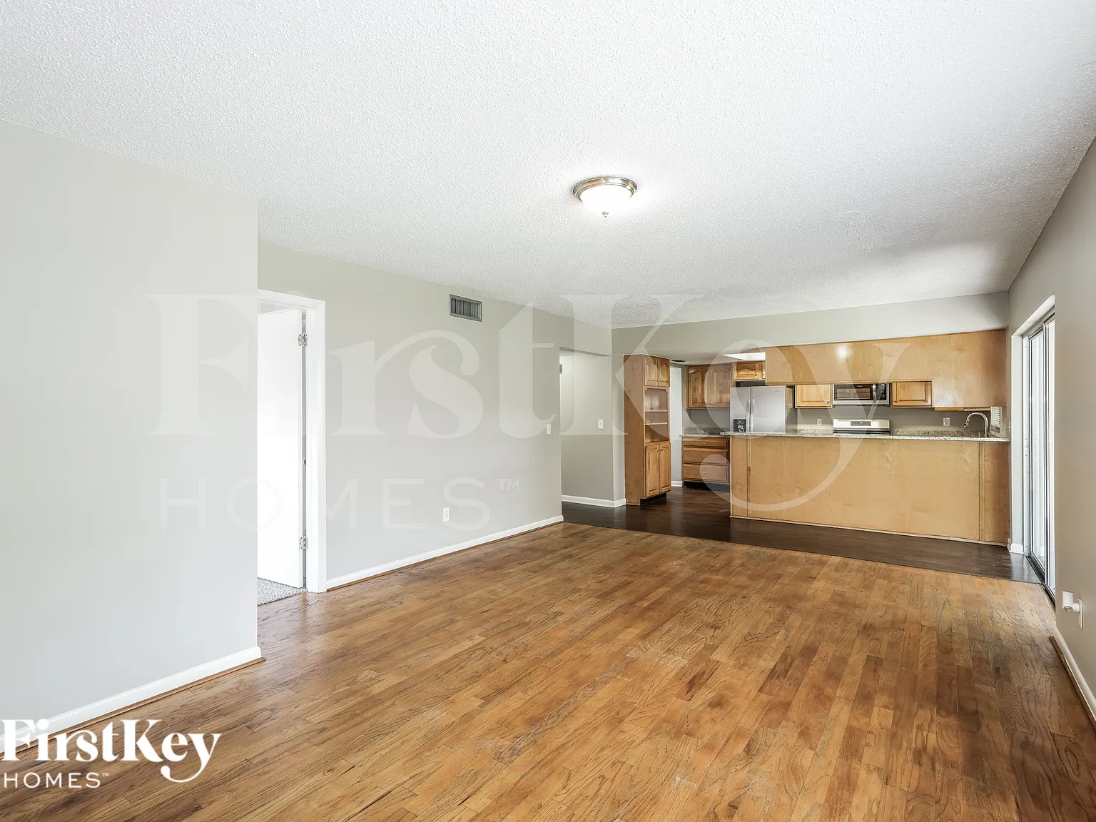 4 bed, 2.5 bath, 2216 sqft, $2,665 — Photo 2