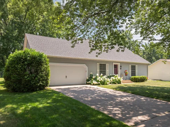 2324 Driftwood Ln, Stillwater, MN 55082