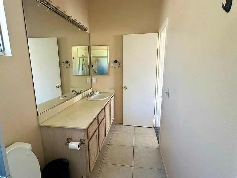 1445 Grand Ave #A — Photo 31