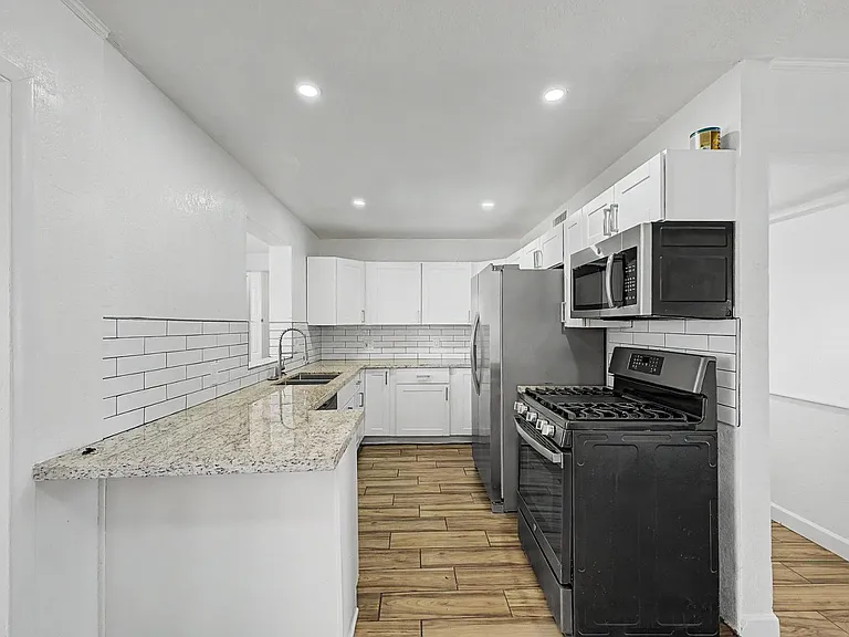 3519 W Orchid Ln — Photo 14