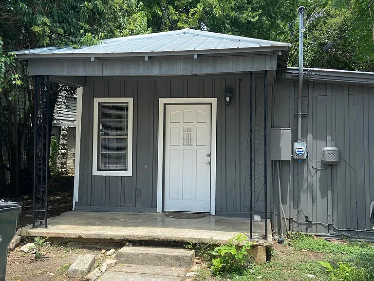 209 S Comanche St — Photo 1