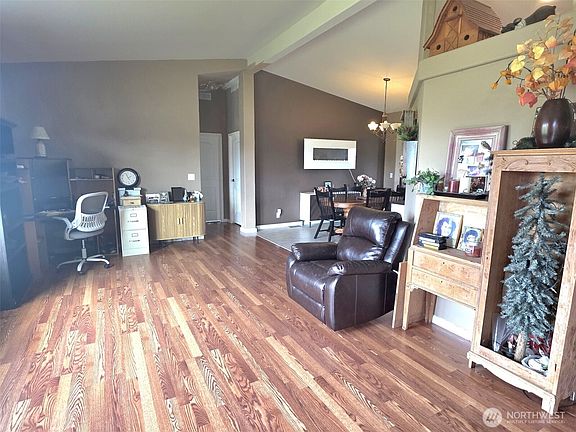 3rd image of 8905 Canal Road SE