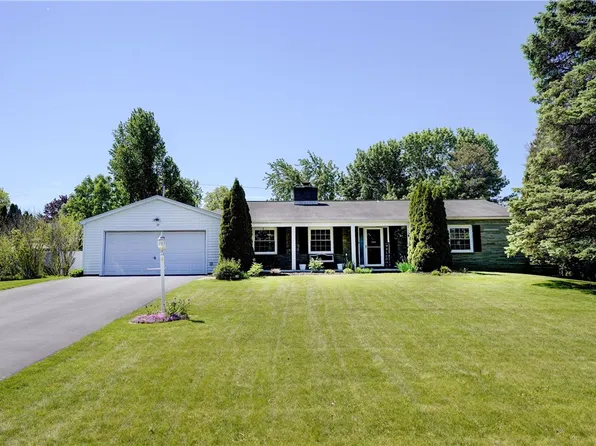 17 Hilltop Dr, Pittsford, NY 14534