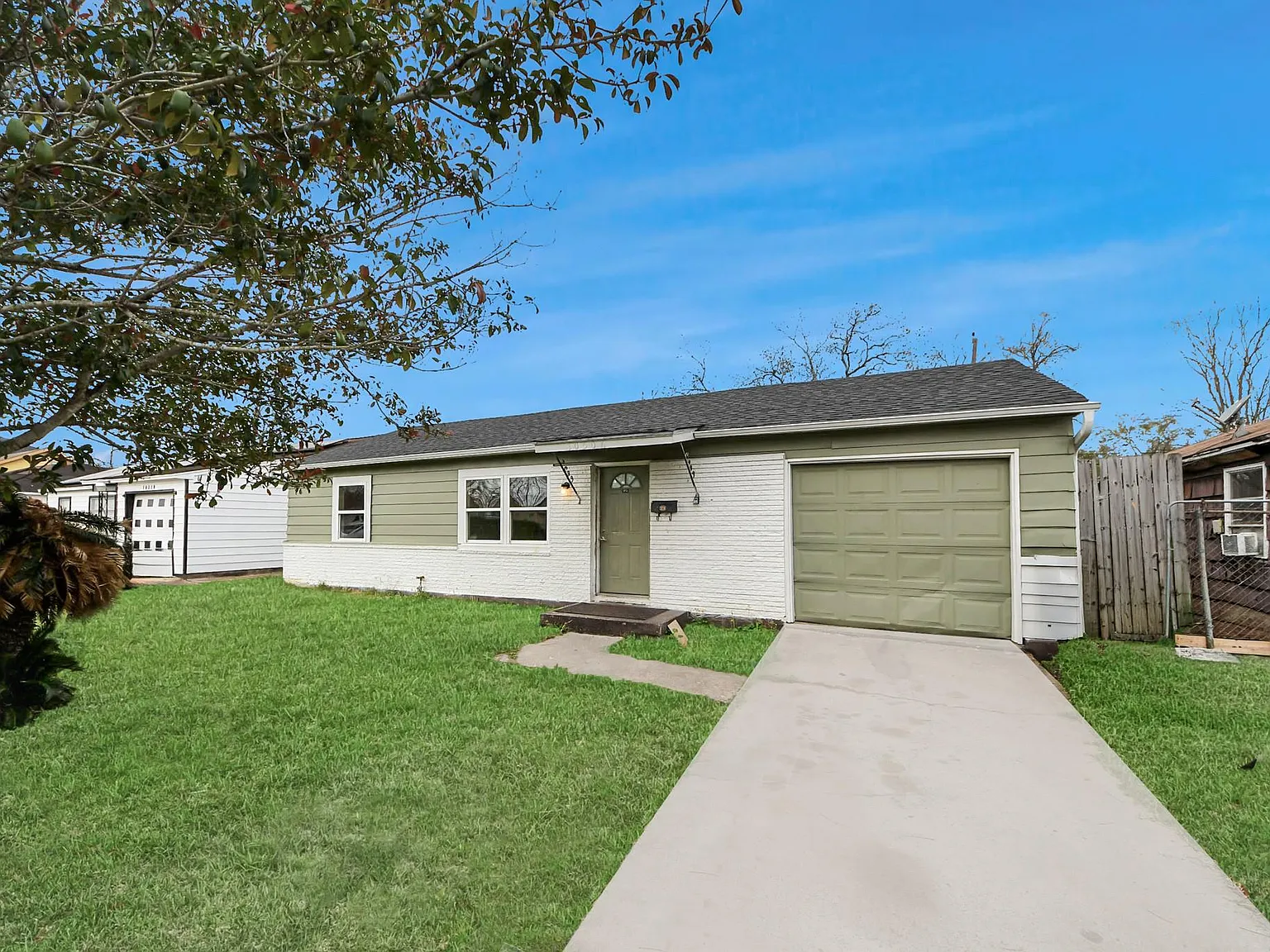 3 bed, 1.0 bath, 940 sqft, $1,300 — Photo 3