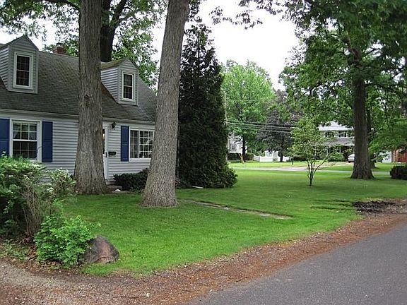 3rd image of 273 S Point Dr