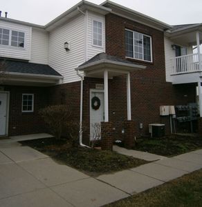 5553 Twin Oaks Dr, Sterling Heights, MI, 48314