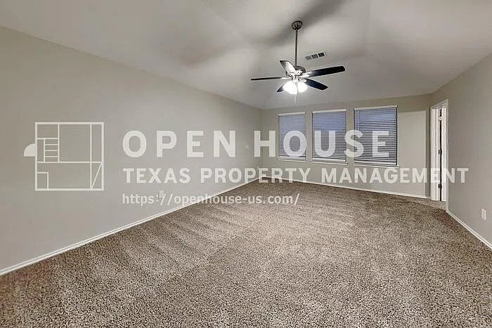 534 Hickory Ln — Photo 16