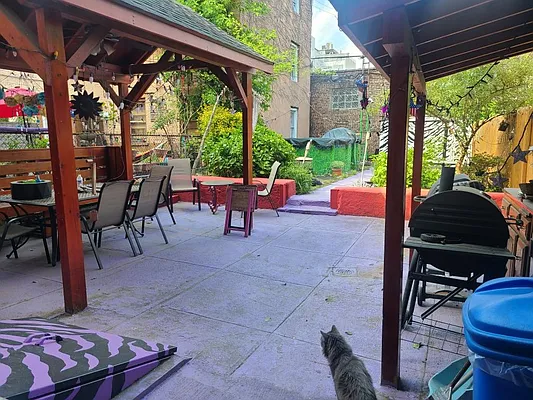 Rented by Capri Jet Realty Corp | media 9