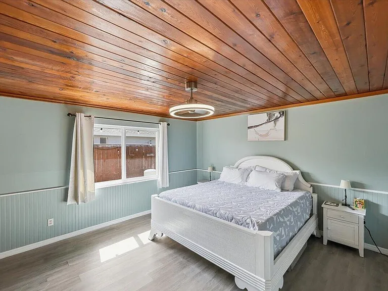 1326 SW Bartell Ave — Photo 38