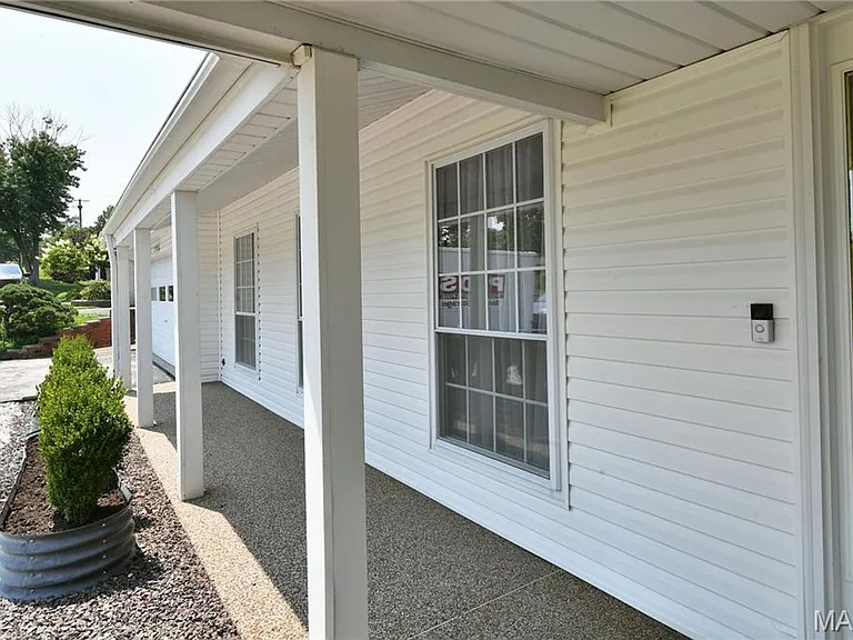 965 Orchard Lakes Dr — Photo 3