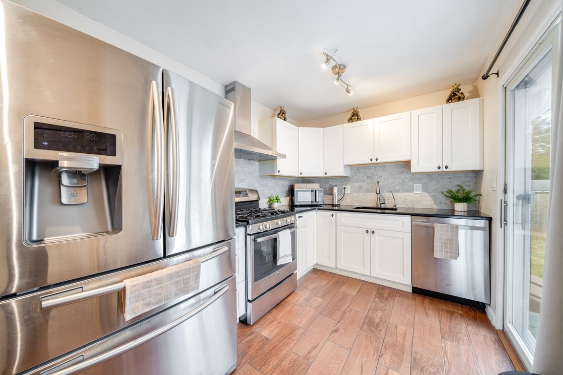 15_15th-43 Edit_Dine-In Kitchen