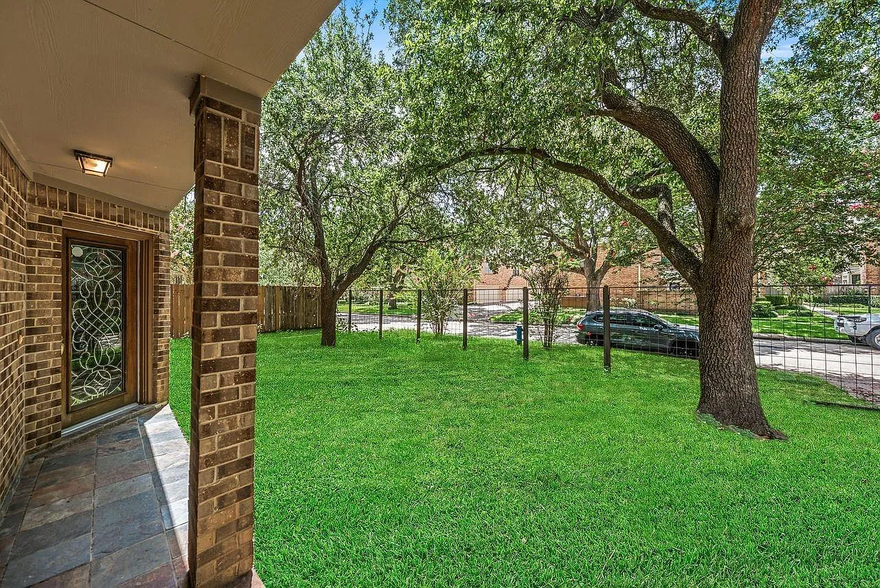 3 bed, 3.5 bath, 2334 sqft, $3,250 — Photo 2