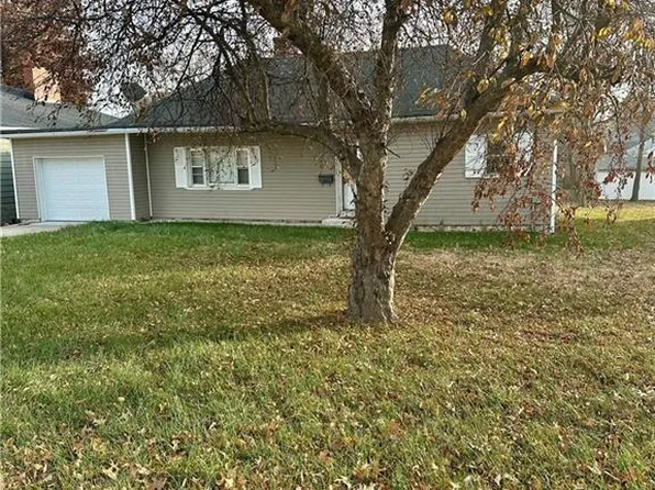 724 W 3rd St, Maryville, MO 64468