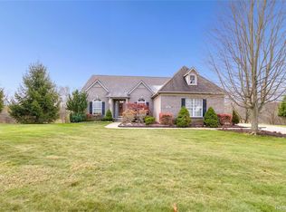 7647 Tipperary Trl, Fenton, MI 48430