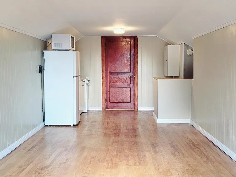 172 Park Cir — Photo 2