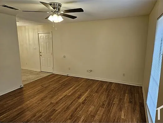 3 bed, 1050 sqft, $1,300 — Photo 2